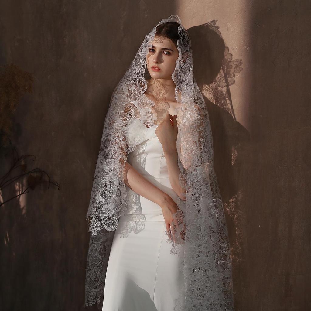 V311 White Lace Bridal Veil: Single-Layer, High-End Influencer Photo Prop
