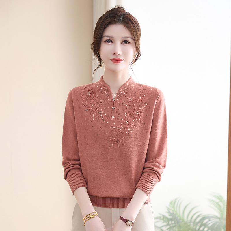 Mom's Autumn Knitwear: Elegant Woolen Sweater for Middle-Aged Women - Chinese Style Fashionable Base Layer