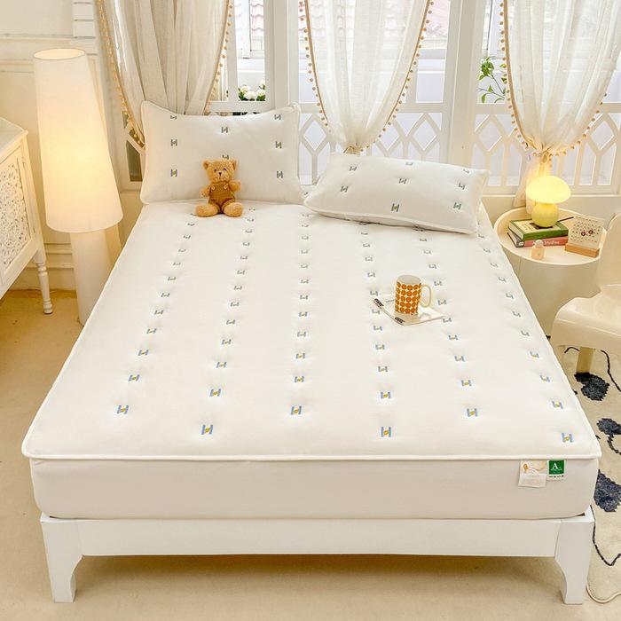 Xinjiang Cotton Quilted Breathable Fitted Sheet & Mattress Protector