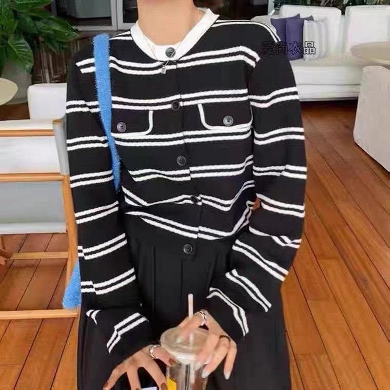 Autumn and winter new striped round neck inner fashion age reduction loose and thin knitted cardigan jacket women
