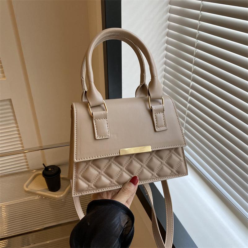 Retro Solid Color Fashion Diamond Embroidered Thread Handbag 2025 Summer Korean Version Versatile Casual Bag Single Shoulder Messenger Bag Tide