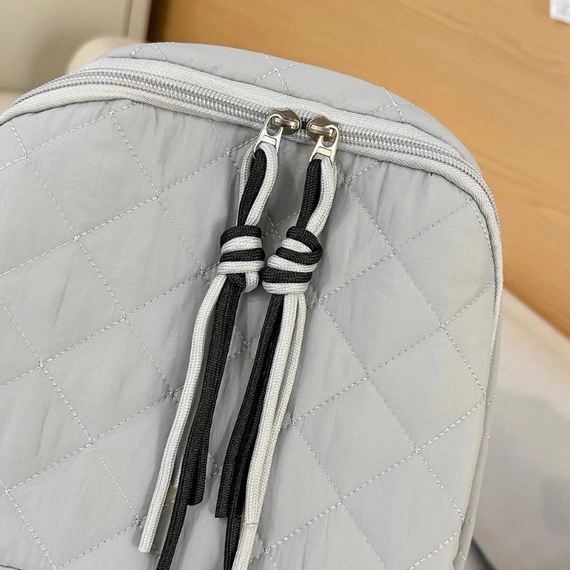 Lightweight Quilted Backpack Casual Fashion Daily Bag Large Capacity School Bag for Students Minimalist Design Commute Travel with Functional Pockets