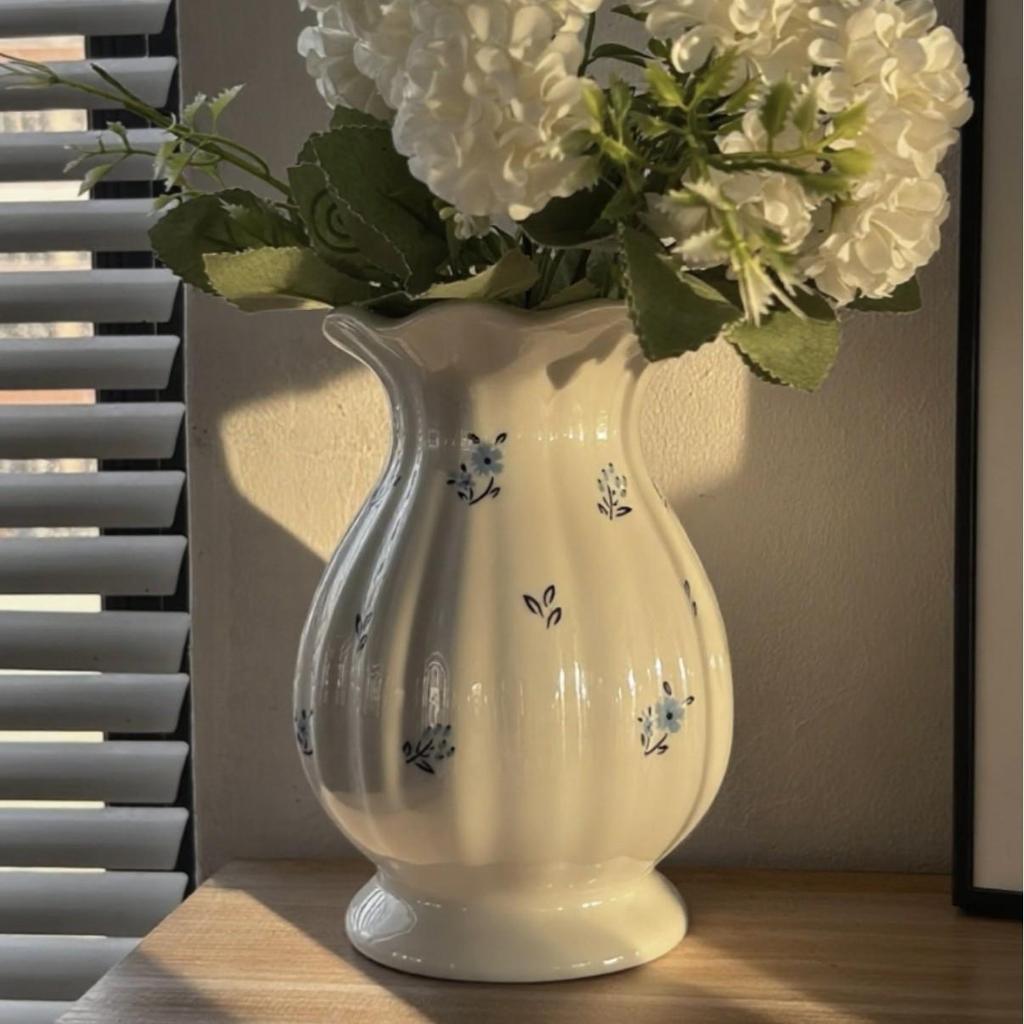 French White Ceramic Vase: Elegant European-Style for Floral Arrangements In Living Rooms
