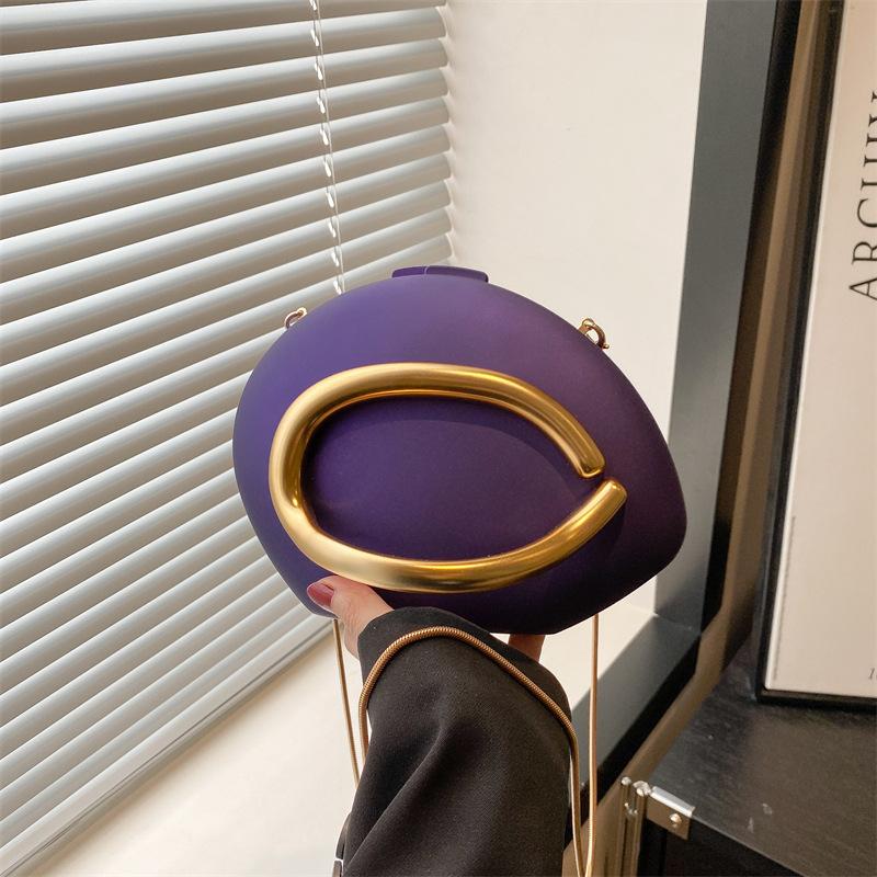 

2025 new acrylic box bag European and American trend women s dinner bag retro metal shoulder chain clutch bag фуксія