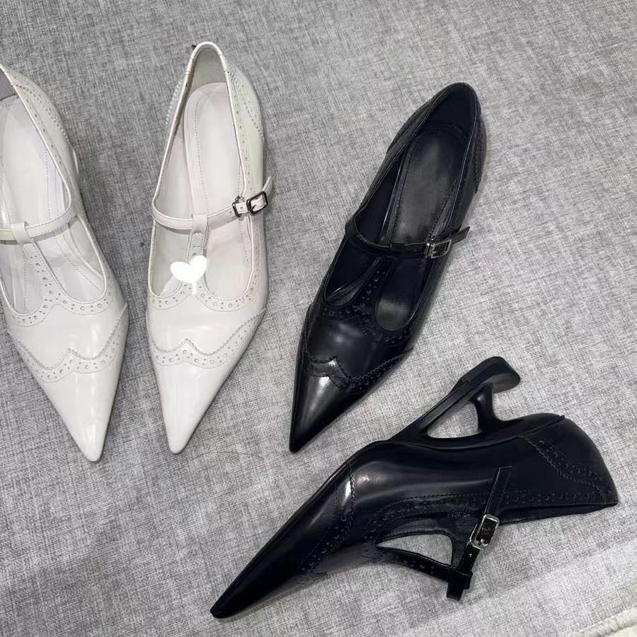 [Spot] Niche engraved French retro one-word buckle Mary Jane shoes pointed single shoes women's special-shaped high heels