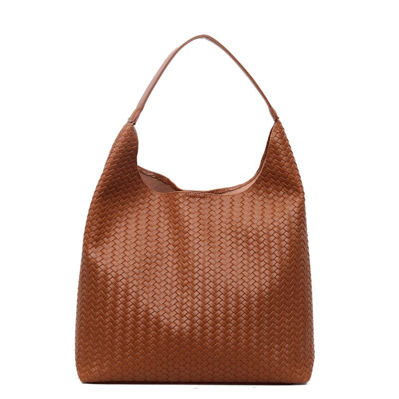 Retro Shoulder Bag Casual Soft Leather Underarm Bag and Popular Woven Commuter Handbag