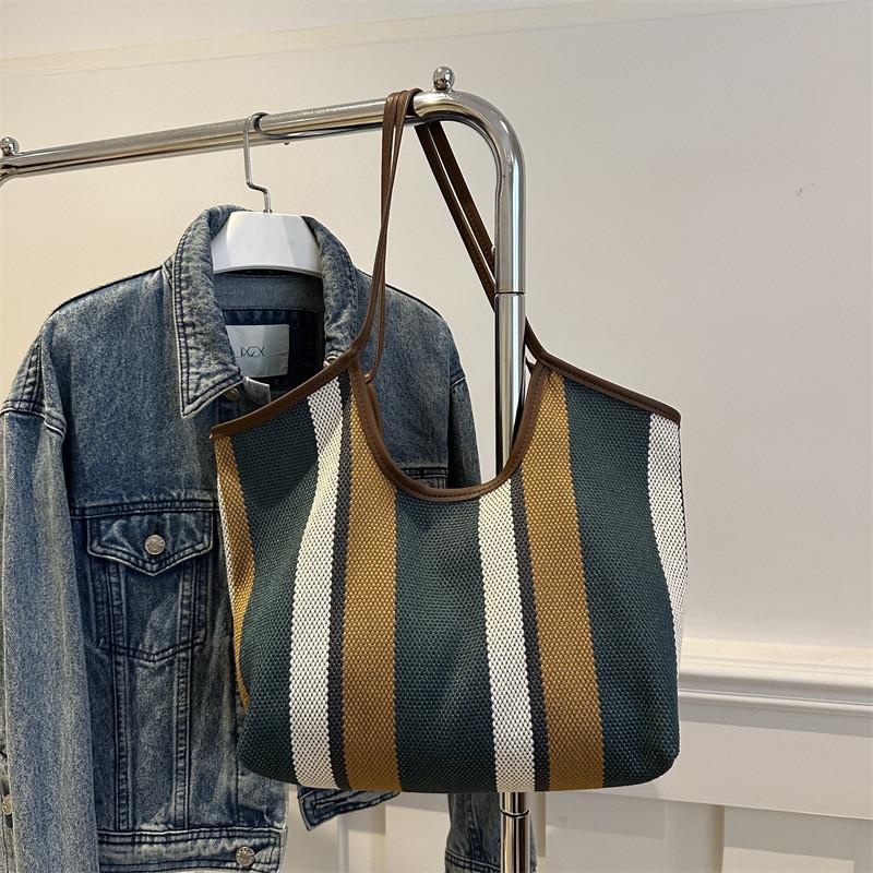 Chic Large Capacity Tote Bag For Women Stylish Everyday Use Versatile Canvas Handbag