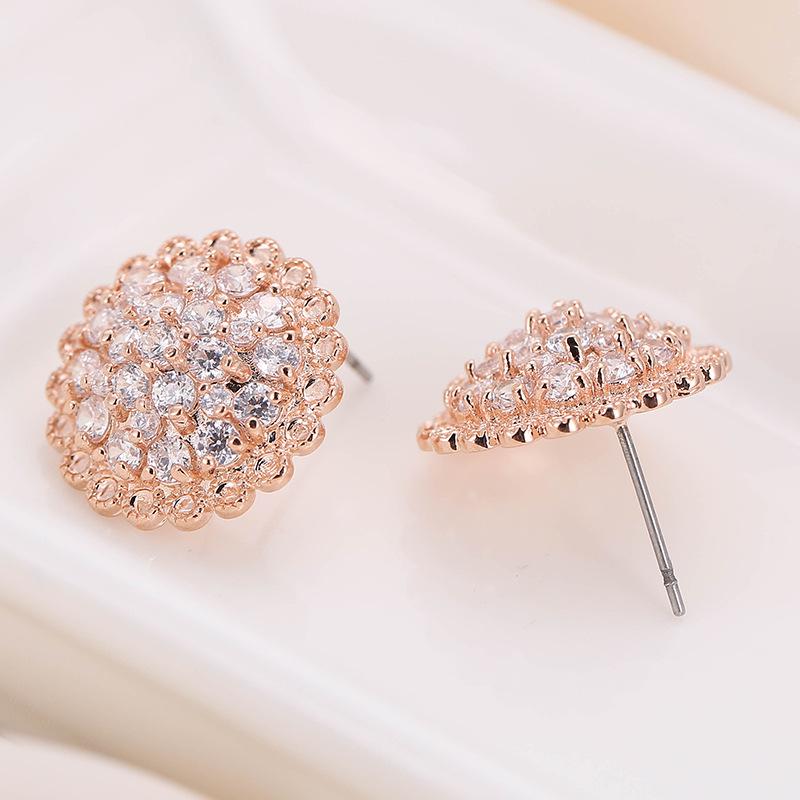 Florale Strass-Steckerohrringe: Elegantes, mädchenhaftes Modeaccessoire