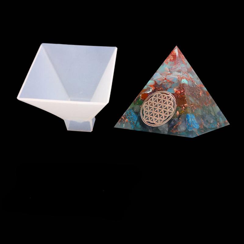 3D-Pyramiden-Silikonform für DIY-Kristall-UV-Epoxid-Würfel-Dreieckskegel Heimdekoration Kunsthandwerk für Harzmodelle