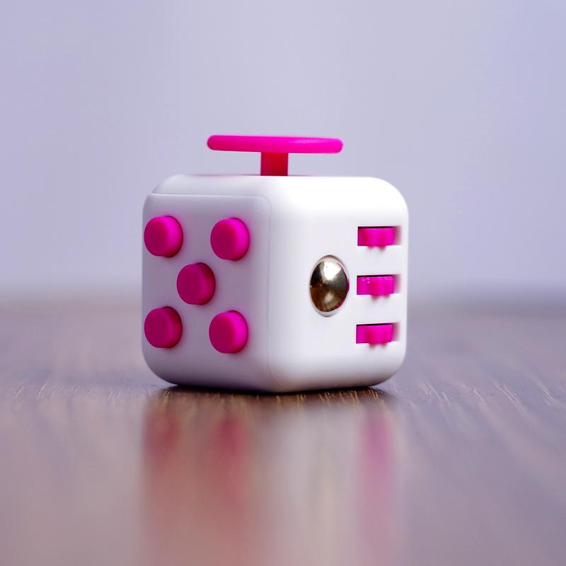 Mano per autismo ADHD ansia sollievo Focus Kids 6 lati magico antistress cubo spinner giocattoli con molti colori