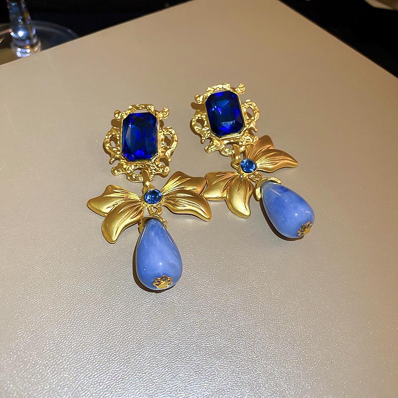 Silver Needle Blue Irregular Metal Earrings - Wrinkled, Light Luxury, High-End, Temperament Personality-Enhancing Accessory