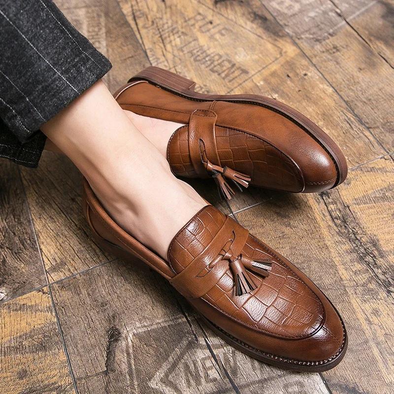 2025 Leather casual shoes men loafers Luxury Band Slip on male dress shoes leisure style good Wear-resistant sole big size 38-47