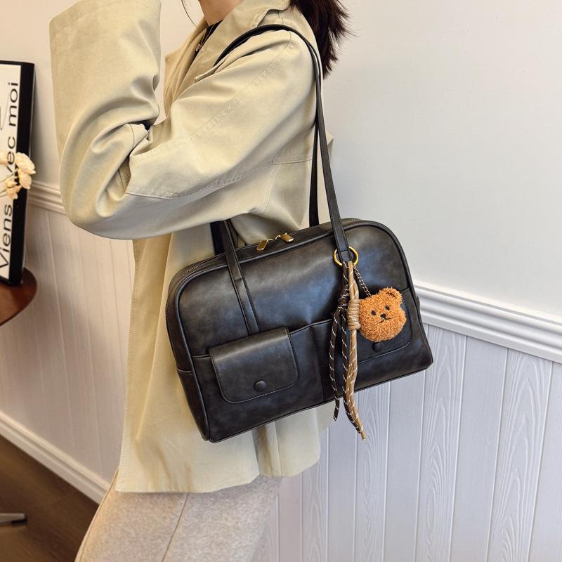 

2025 новая осенне-зимняя ретро сумка под мышку корейская версия универсальная сумка на плечо ручная модная многокарманная сумка для поездок на работу женская 32*11*21 чёрный