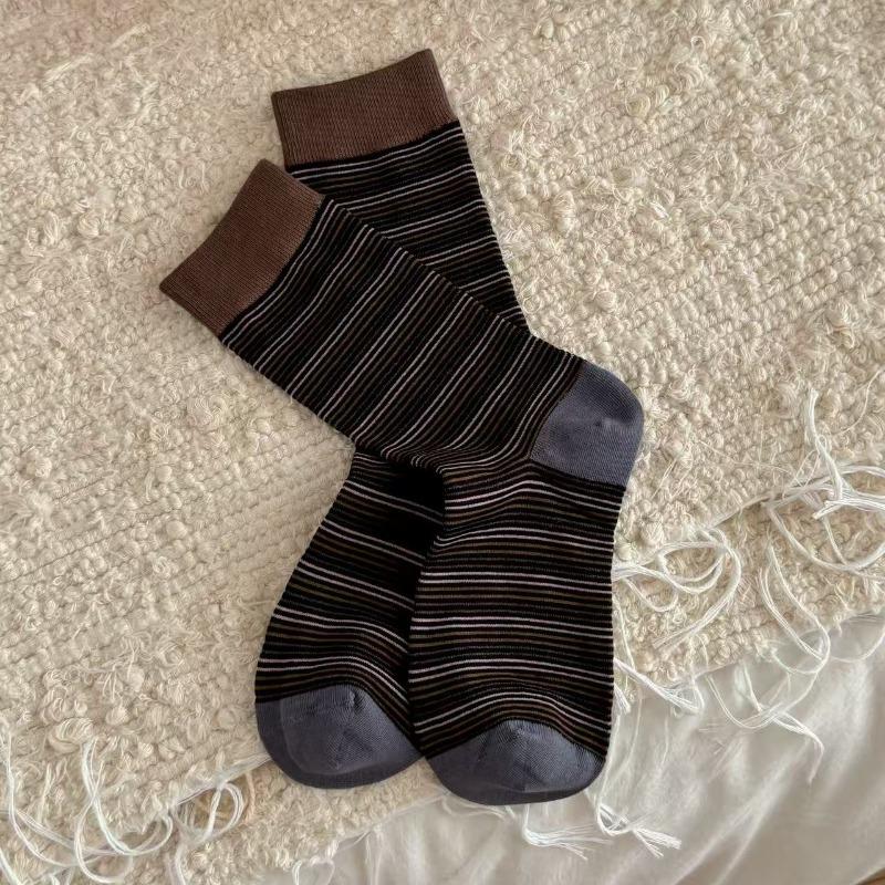 Female Spring and Autumn Retro Color Stripe Movement In The Tube Pile Pile Cotton Socks