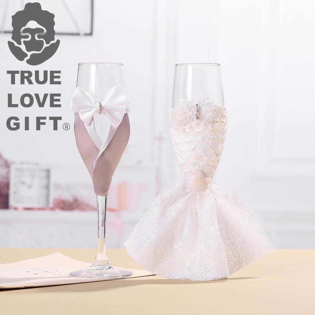 Wedding Champagne Flutes for Bride and Groom, Romantic Love Toast Glasses Set, Crystal Clear Glassware for Wedding Reception, 2-Pack