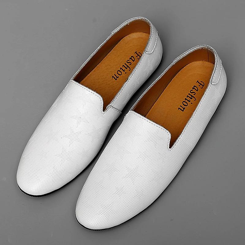 Fashion Italian Men Driving Shoes Casual Summer Man Loafers Genuine Leather Moccasins Light Slip On Boat Shoes Fashion Leisure Walk Flat