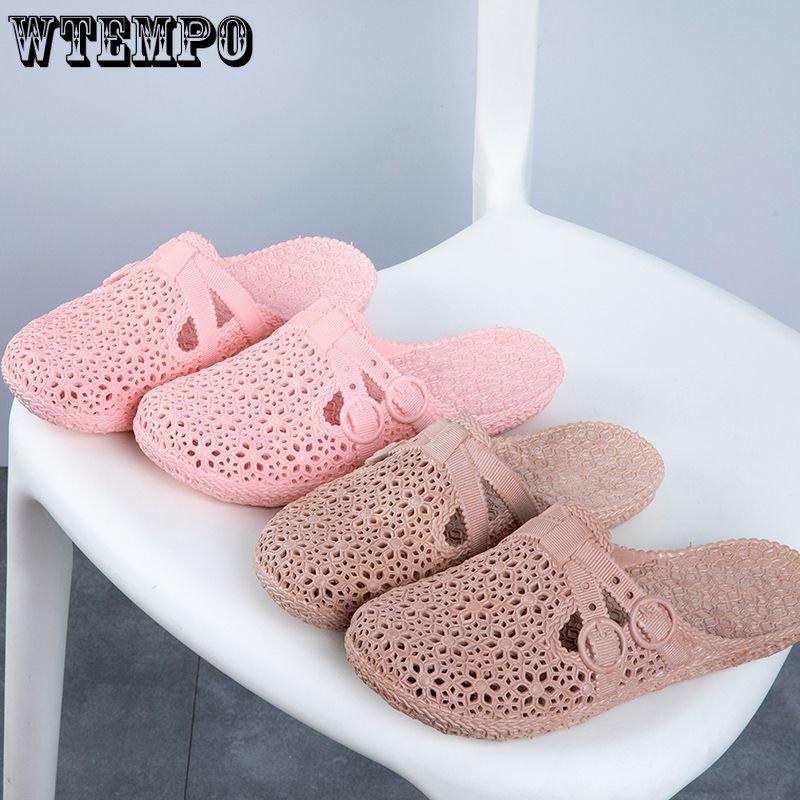 Chinelos de PVC femininos para uso externo, sapatos furados, verão, fundo macio, fundo grosso, sandálias para casa, banheiro, oco, embrulhado, chinelos de praia ao ar livre