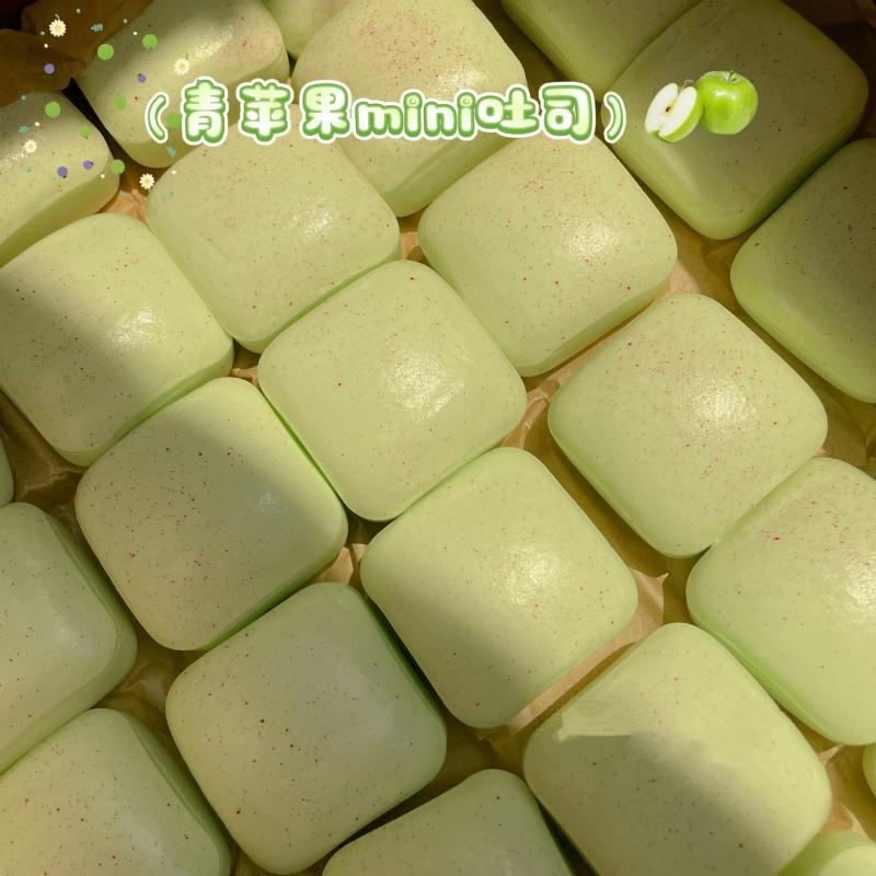 Squishy Cheese Bread Stress Relief Fidget Ball Squeeze Ornament Decompression Squishy Baked Party Gifts