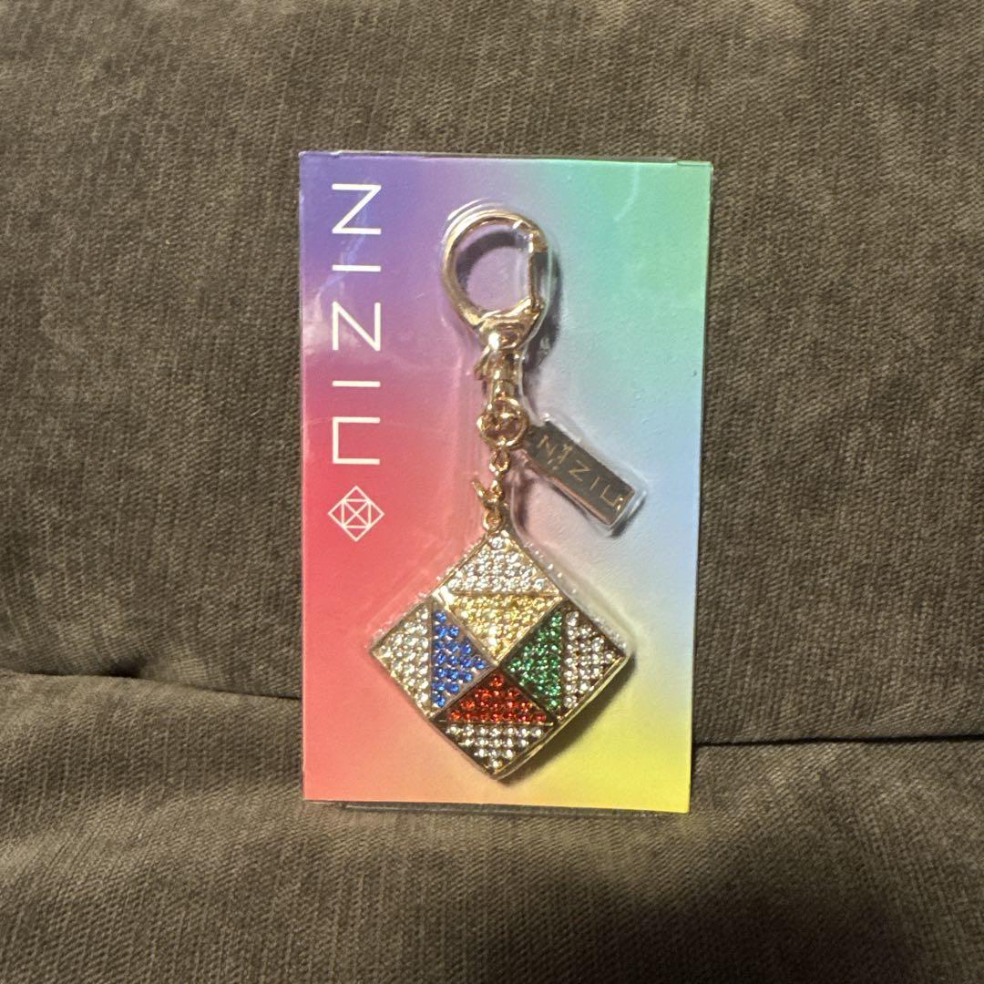 

[USED] NiziU Make you happy keychain