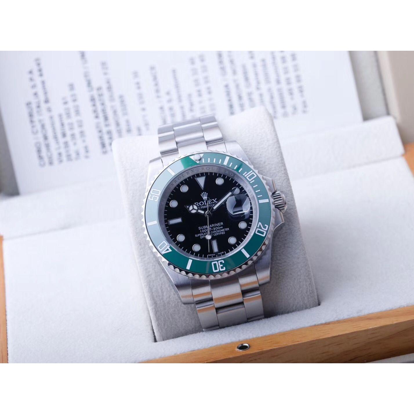 Used Rolex Submariner Date 16610LV
