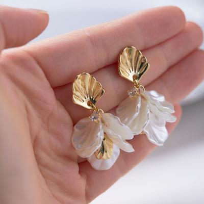 2PC Gold Super Fairy Petal Tassel Imitation Shell Earrings, Fashionable Temperament, Light Luxury, Niche Design, Ear Accessories