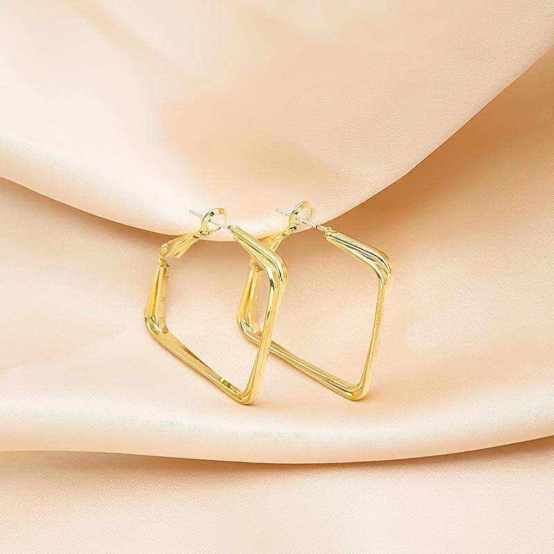Korean Style Geometric Heart Pearl Gold Earrings for Women - Versatile Stud Accessories