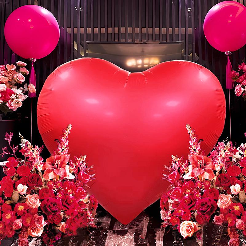 Xiaohongshu Qixi Festival Giant Heart Proposal Balloons - City Check-in Landmark Decorations