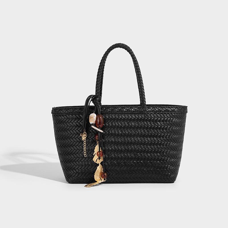 High-end Handheld Woven Bag for Women 2025 New Trendy Fashion Versatile Commuting Shoulder Crossbody Bag
