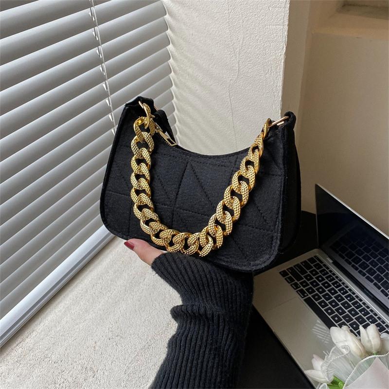 Stylish 2023 Summer Fashion Women's Vintage Chain Crossbody Shoulder Bag For Trendy Everyday Use