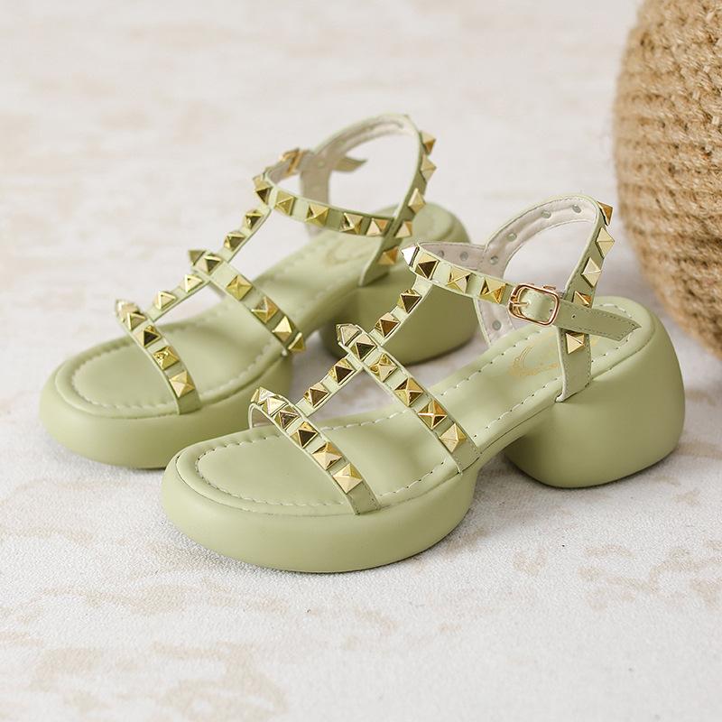 Sandals women's new summer muffin thick soles increase without tiring feet with skirts, beach shoes