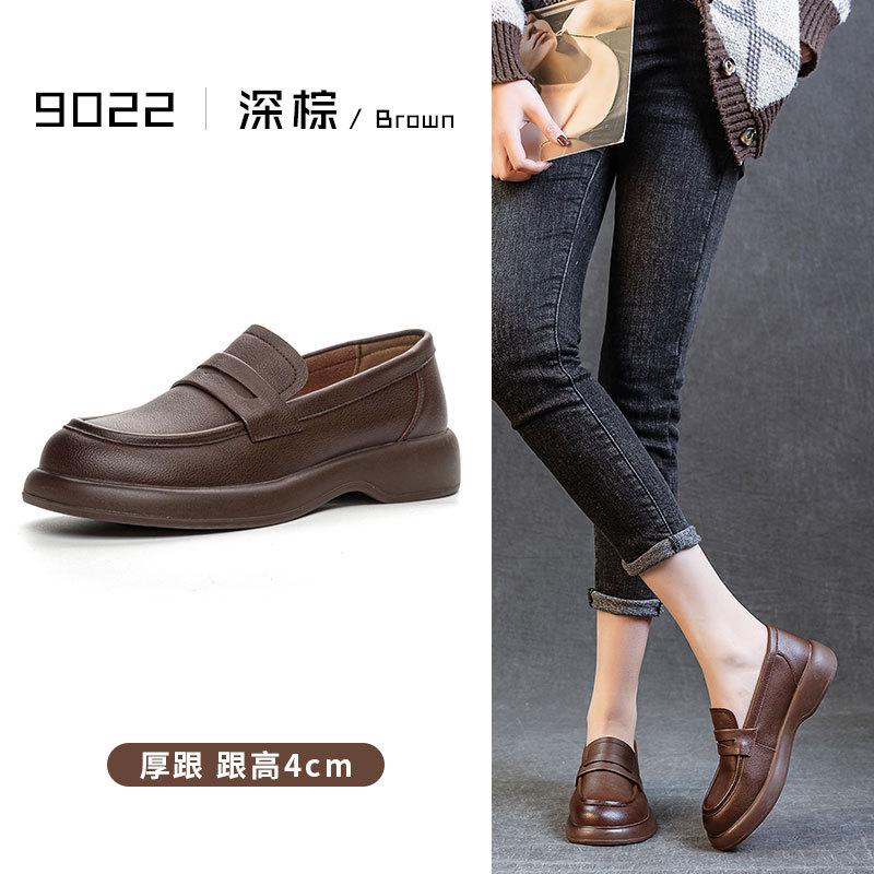

2025 spring retro black small leather shoes versatile leather British loafers platform shoes women s soft sole one pedal 42