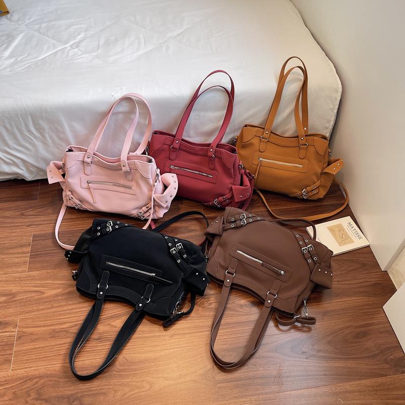 Borsa Tote da Moto Coreana con Borchie da Donna - Borsa a Tracolla a Spalla Crossbody di Grande Capacità per l'Autunno 2025