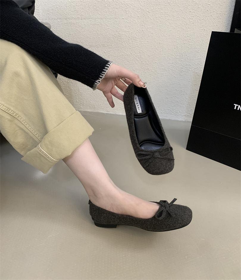 Gentle and cute flat-soled ballet shoes women's shoes 2025 spring evening breeze temperament red with skirt shallow mouth single shoes