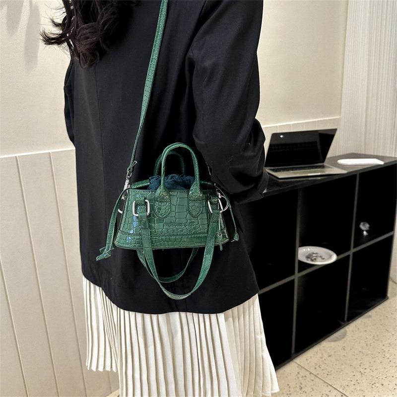 Niche design small bag women's spring new fashion simple hand bag casual commuter messenger bag women's bag