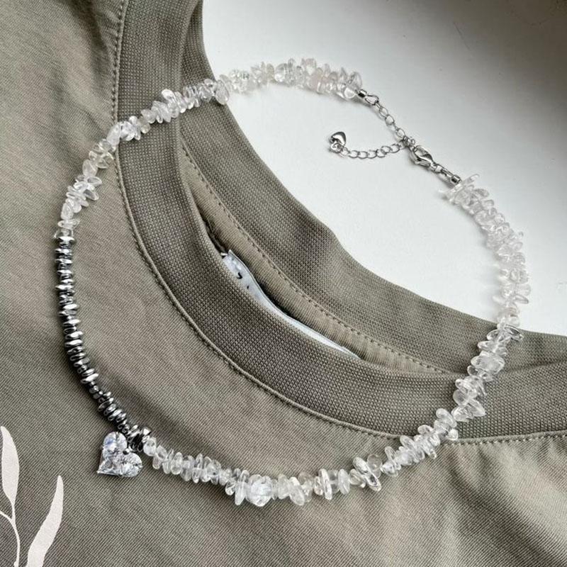 Neue unregelmäßige Choker-Halskette mit Vintage-Quasten und Zirkon-Herz-Anhänger für Damen, weiße Imitation Perlenkette, Valentinstagsgeschenk