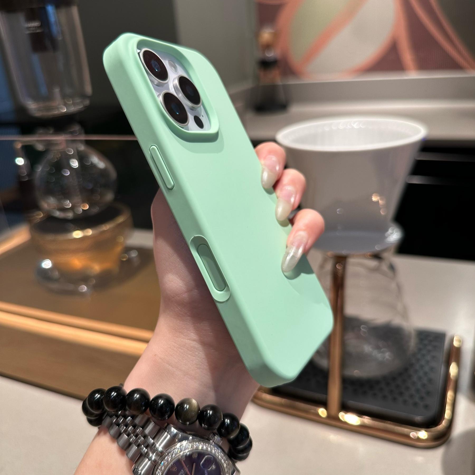 

Красочные силиконовые чехлы для iPhone 11, 12, 13, 14, 15, 16 серии — сочетание защиты и стиля. iPhone 14 Pro зелёный