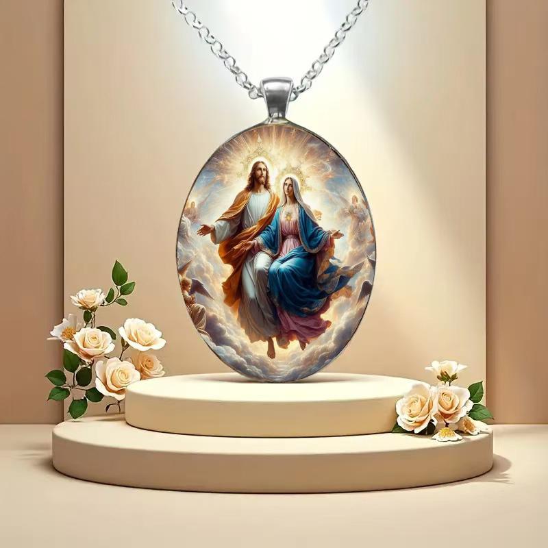 Un collier pendentif représentant Jésus, la Vierge Marie et des thèmes de la foi chrétienne, avec un pendentif en verre gemme temporel.