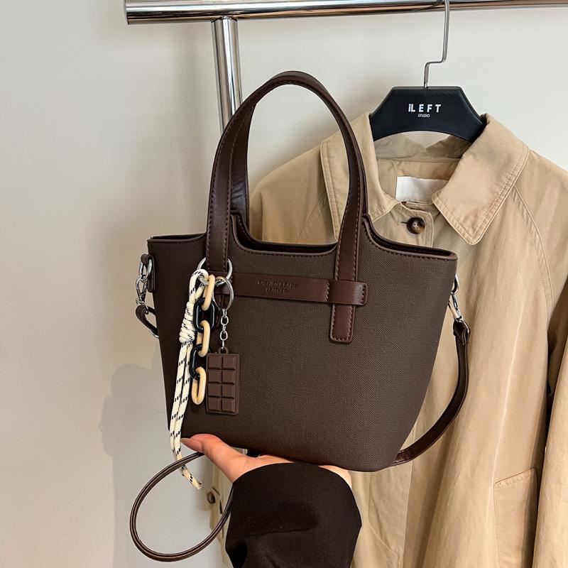 Retro Small Bag Women's Autumn and Winter Versatile 2025 New Fashion Shoulder Messenger Bag Popular Ins Portable Bucket Bag