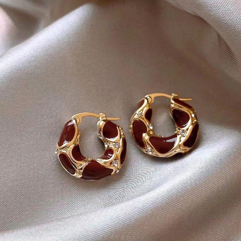 18K Gold-Plated Maillard Style Retro Stud Earrings - Light Luxury, Versatile High-End Design for Women
