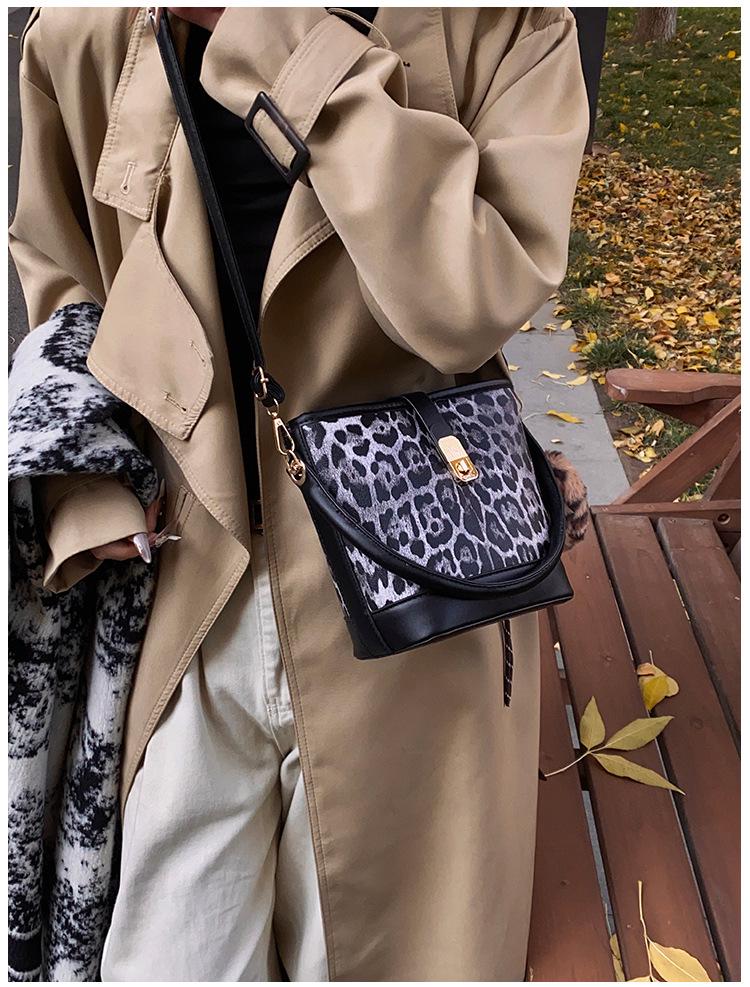 Geantă tote crossbody de damă cu imprimeu leopard la modă pentru toamna/iarna 2024