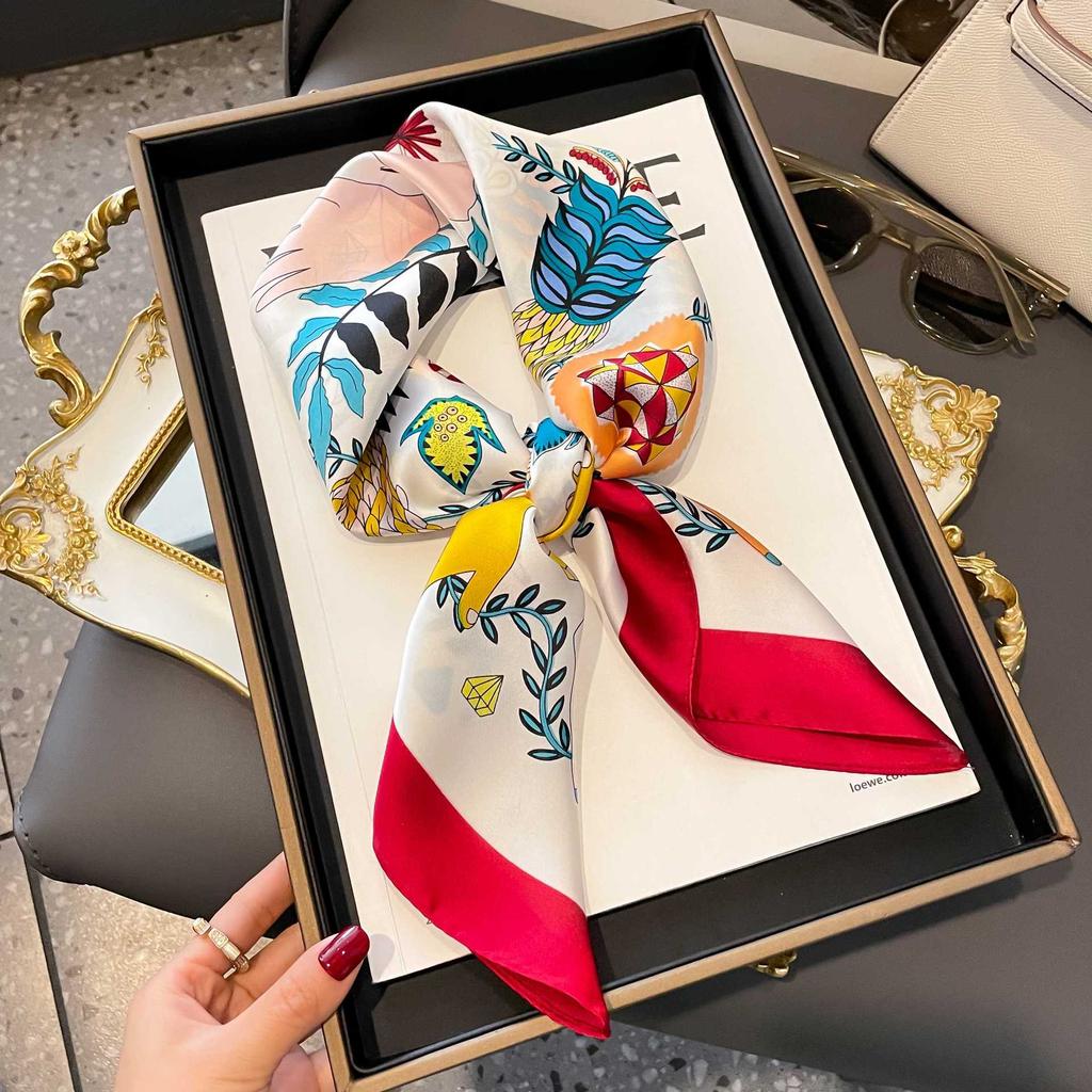 French Retro Silk Scarf Women'S Cashew Nut Fashion Versatile Small Square Scarf Literary Streamer Scarf High-End Scarf