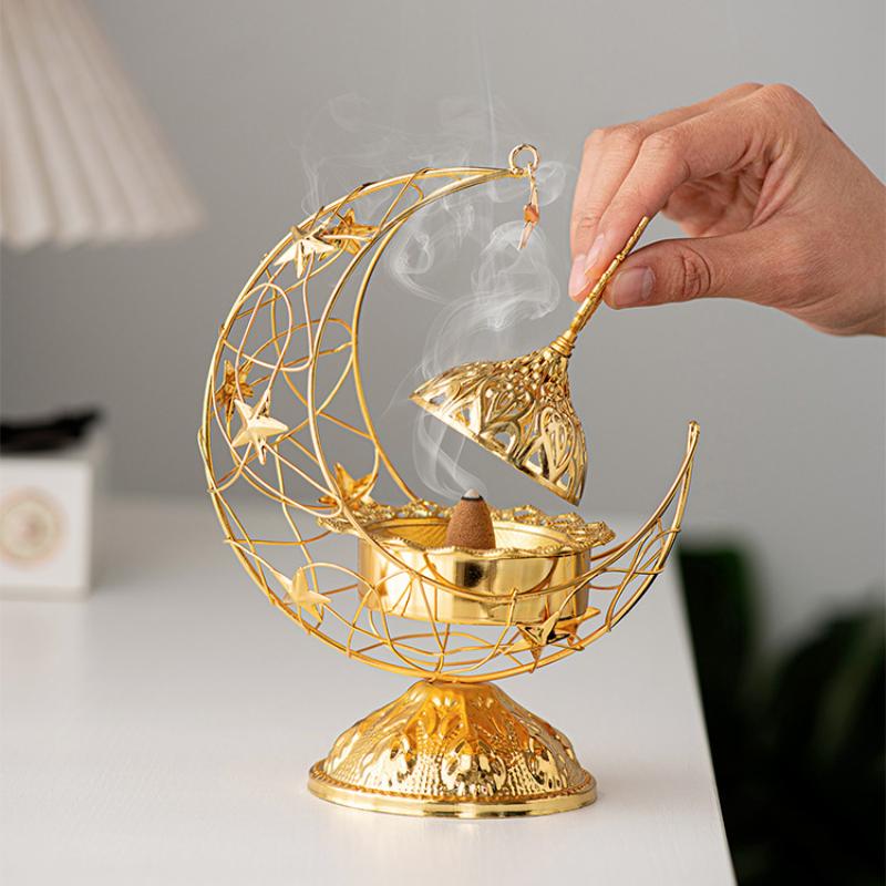 Middle East handheld crescent metal incense burner, black gold color, living room desktop aromatherapy stove