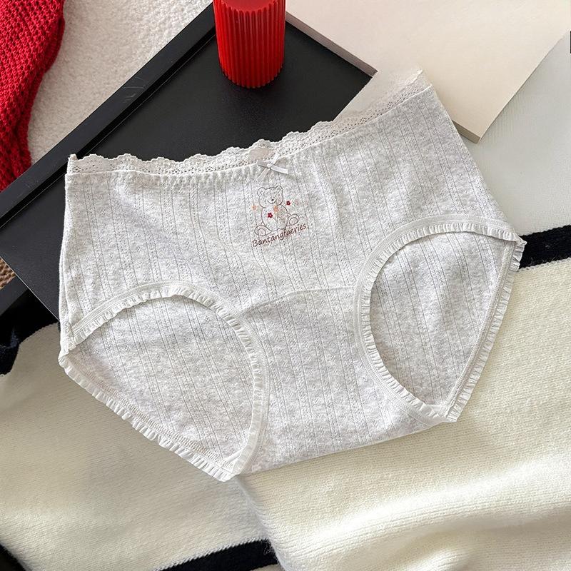 Girl Autumn and Winter Lovely Pure Cotton 10A Antibacterial No Trace Breathable Middle Waist Triangle Briefs