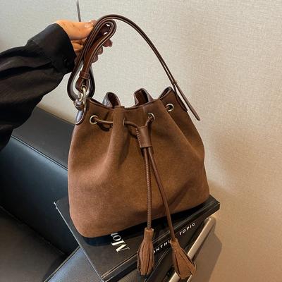Sac petit mat haut de gamme hiver nouvelle mode polyvalent plissé nuage diagonale croix niche design sac de déplacement