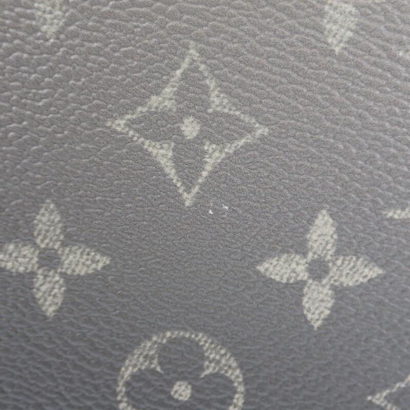 LOUIS VUITTON  M11593 Shoulder Bag khaki mens