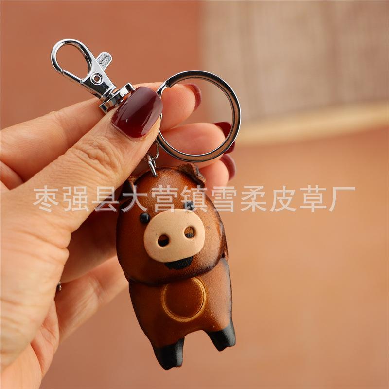 The First Layer Of Cowhide Piggy Keychain Pendant, Locomotive Car Key Chain Accessories, Bag Small Pendant, Cute Trendy