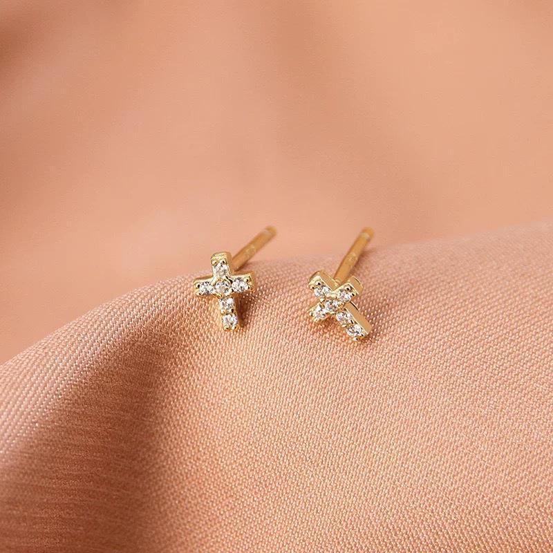 Beixi Silver Women's S925 Cross Stud Earrings - Pure Silver Small Cartilage Studs for Simple, Versatile Style.