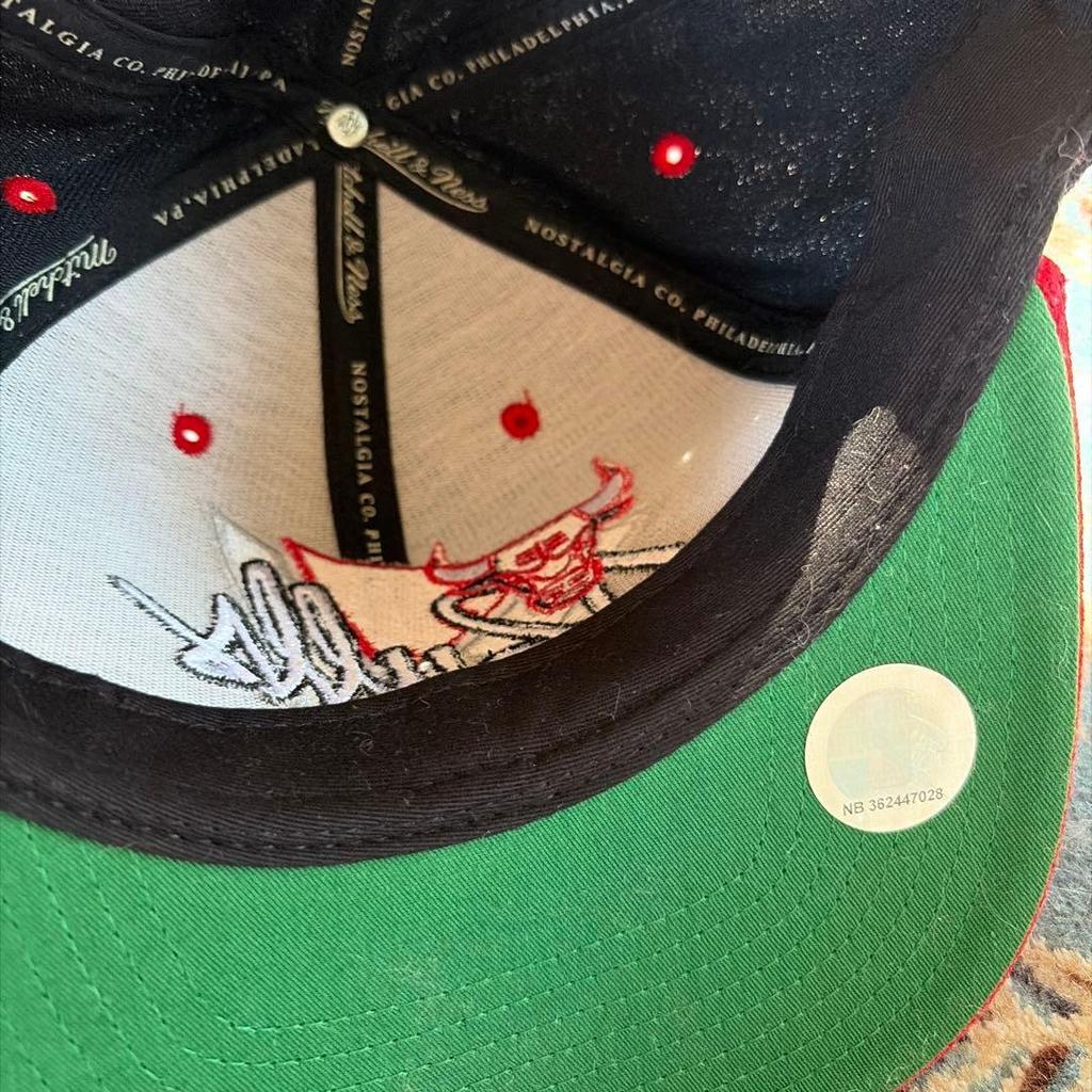 Used Mitchell & Ness Bulls Embroidered Logo Cap Adjustable