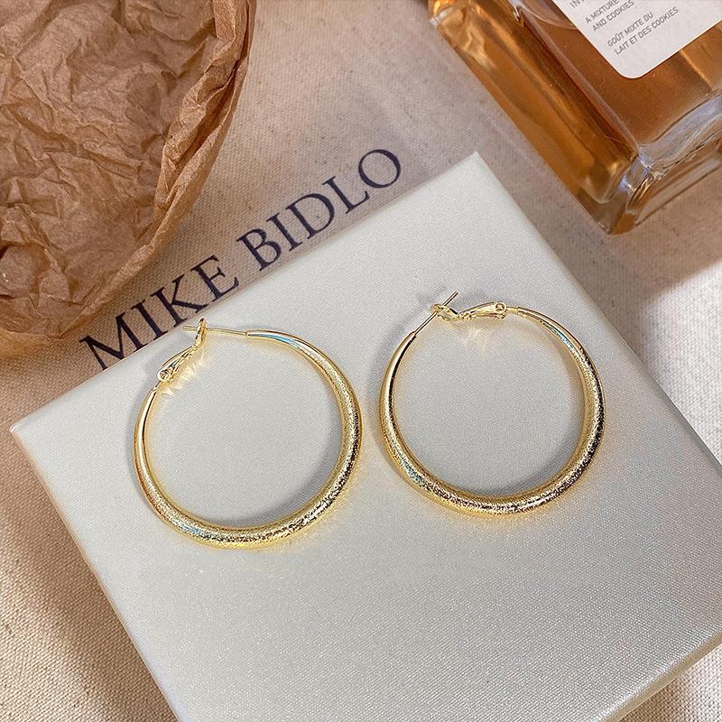 Exaggerated Large Plated Ear Clips Light Luxury Niche High-end Unique Design Trendy Gift Elegant Lady's Classic Casual Jewelry