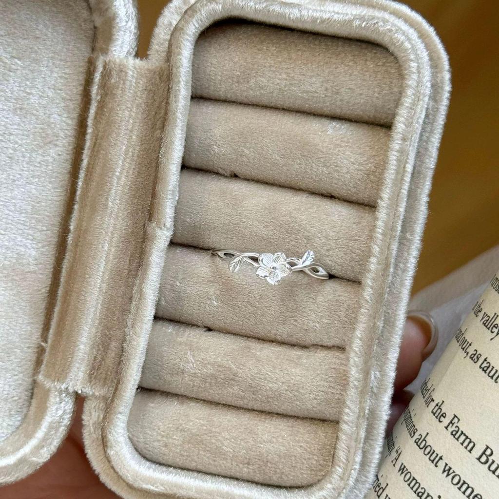 Anel Pequeno de Flor Elegante Ajustável para Mulheres - Estilo Ins, Design de Nicho, Acessório de Dedo Indicador Versátil na Moda